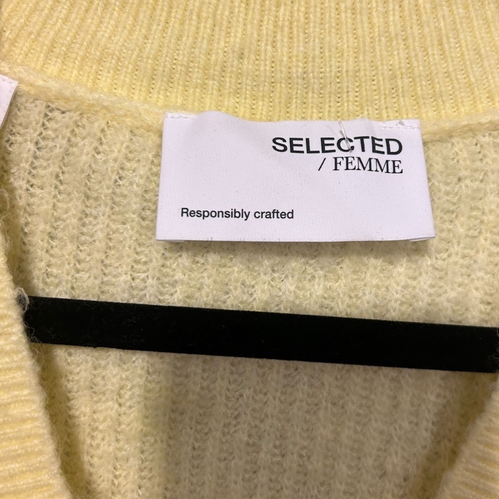 Selected Femme Cropped Button Front Cardigan - Picture 8 of 11